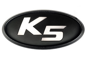 Эмблема с светодиодной подсветкой K5 черная Change Up KIA Optima 2010-2015 ― Auto-Clover