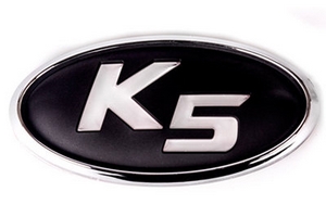Эмблема с светодиодной подсветкой K5 хромированная Change Up KIA Optima 2010-2015 ― Auto-Clover