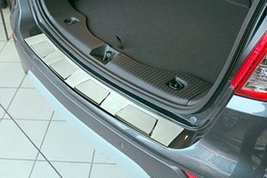 Накладка на задний бампер &quot;4 трапеции&quot; зеркальная-полированная стальная Croni Hyundai Elantra 2016-2019 ― Auto-Clover