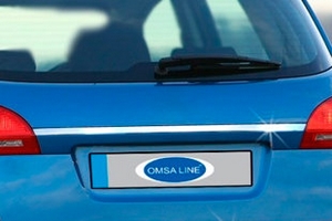 Стальная накладка на крышку багажника над номером Omsa Line KIA Venga 2010-2019 ― Auto-Clover