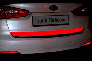Стикер светоотражающий на крышку багажника Racetech KIA Cerato 2013-2018 ― Auto-Clover