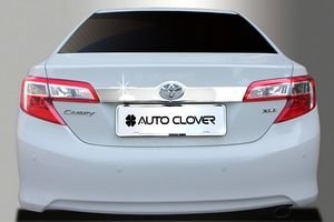Хромированная накладка на крышку багажника Autoclover Toyota Camry 2011-2017 ― Auto-Clover