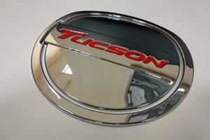 Хромированная накладка на лючок бензобака (вариант 2) OEM-Tuning Hyundai Tucson 2015-2019 ― Auto-Clover