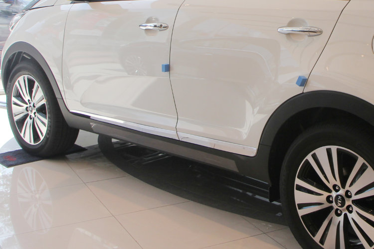Хромированные молдинги на двери Autoclover KIA Sportage 2010-2015 no.17068