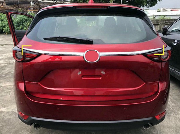 Хромированные накладки на дверь багажника OEM-Tuning Mazda CX-5 2017-2019 no.1924