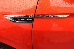 Хромированные накладки на крыло и дверь 4Motion OEM-Tuning Volkswagen Tiguan II 2016-2019 ― Auto-Clover