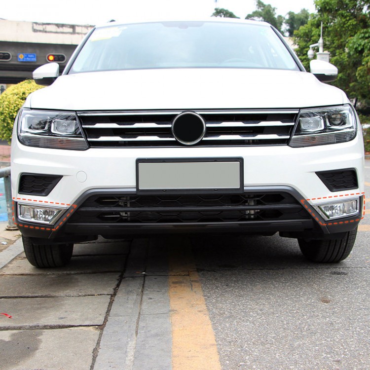 Хромированные накладки на передние противотуманные фары OEM-Tuning Volkswagen Tiguan II 2016-2019 no.5578