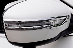 Хромированные накладки на зеркала с поворотником (вариант 1) OEM-Tuning Nissan X-Trail 2014-2019 ― Auto-Clover