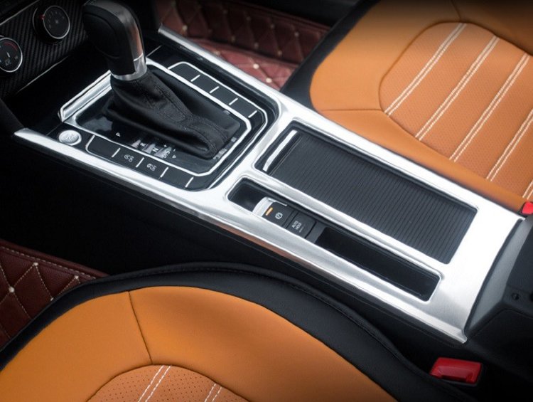 Накладка на центральную консоль пластиковая OEM-Tuning Volkswagen Passat B8​ 2015-2019 no.5539