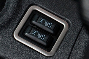 Накладка на кнопки подогрева сидений стальная OEM-Tuning Mitsubishi Outlander III 2013-2019 ― Auto-Clover