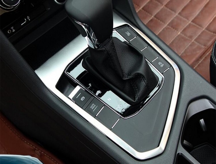 Накладка на панель коробки переключения передач стальная OEM-Tuning Volkswagen Tiguan II 2016-2019 no.5587