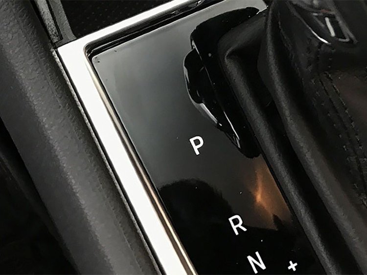 Накладка на панель коробку переключения передач пластиковая OEM-Tuning Skoda Kodiaq 2016-2019 no.5624