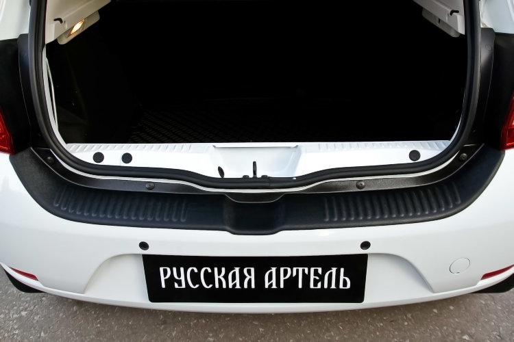 Накладка на площадку заднего бампера пластиковая Русская Артель Renault Sandero 2012-2019 no.164