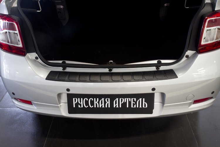 Накладка на площадку заднего бампера пластиковая Русская Артель Renault Logan 2013-2019 no.180
