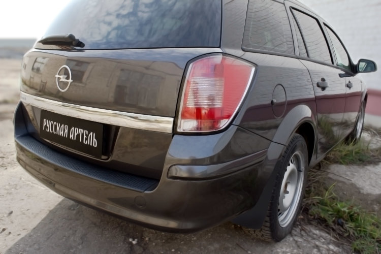 Накладка на площадку заднего бампера пластиковая Русская Артель Opel Astra H 2004-2014 no.254