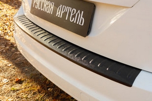 Накладка на площадку заднего бампера пластиковая Русская Артель Ford Focus II 2005-2010 ― Auto-Clover