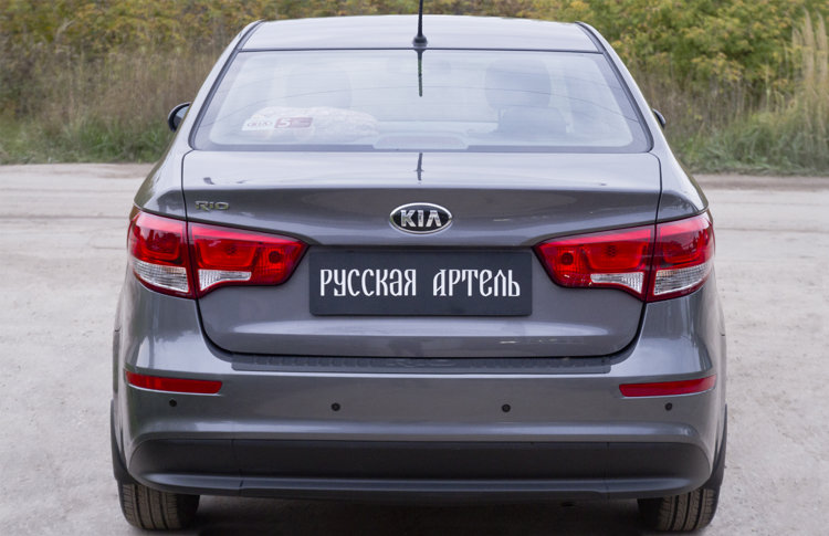 Накладка на площадку заднего бампера пластиковая Русская Артель KIA Rio 2011-2017 no.800