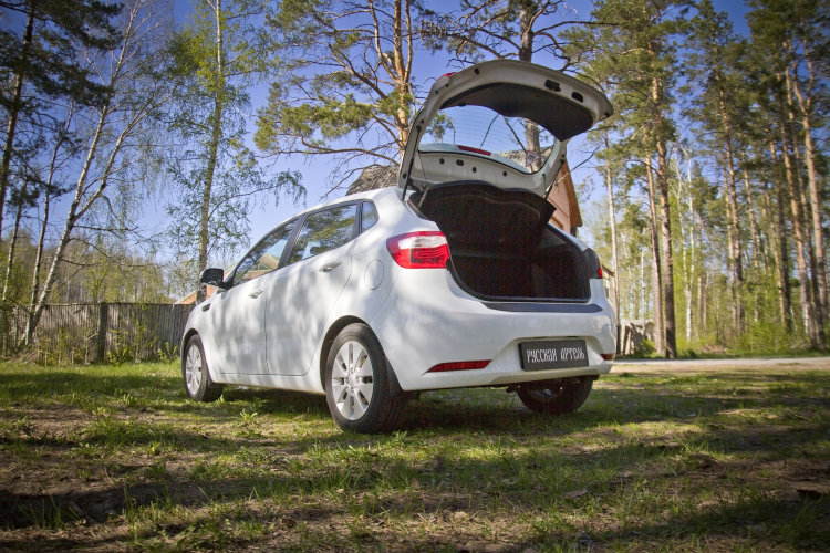 Накладка на площадку заднего бампера пластиковая Русская Артель KIA Rio 2011-2017 no.802