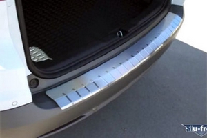 Накладка на площадку заднего бампера с загибом профилированная Alu-Frost Honda CR-V IV 2012-2016 ― Auto-Clover