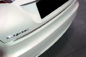 Накладка на площадку заднего бампера с загибом профилированная Alu-Frost Honda Civic IX 2012-2019 ― Auto-Clover