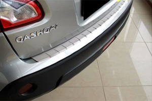 Накладка на площадку заднего бампера с загибом профилированная Alu-Frost Nissan Qashqai 2007-2013 ― Auto-Clover