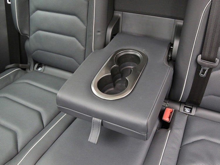 Накладка на подстаканник в подлокотнике стальная OEM-Tuning Volkswagen Tiguan II 2016-2019 no.5565