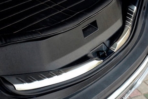 Накладка на порог багажника стальная OEM-Tuning Toyota RAV4 2013-2019 ― Auto-Clover