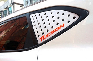 Накладка на заднее окно белая Unique Dxsoauto Hyundai Tucson 2015-2019 ― Auto-Clover