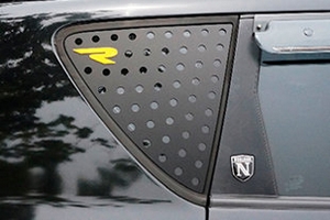 Накладка на заднее окно черная Unique Dxsoauto SsangYong Rexton 2001-2015 ― Auto-Clover