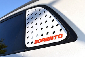 Накладка на заднее стекло бокового окна белая Dxsoauto Unique KIA Sorento 2009-2012 ― Auto-Clover