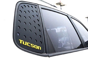 Накладка на заднее стекло бокового окна Dxsoauto Unique Hyundai Tucson 2004-2009 ― Auto-Clover