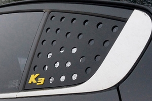 Накладка на заднее стекло бокового окна Dxsoauto Unique KIA Cerato 2013-2018 ― Auto-Clover