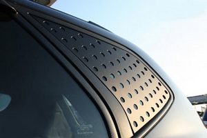 Накладка на заднее стекло бокового окна Dxsoauto KIA Carens 2006-2013 ― Auto-Clover