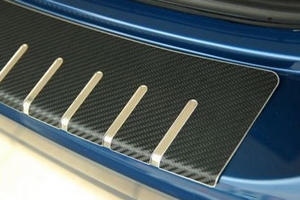 Накладка на задний бампер профилированная карбон с загибом Alu-Frost Ford Kuga I 2008-2012 ― Auto-Clover