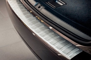 Накладка на задний бампер &quot;пианино&quot; матовая стальная Croni Mercedes-Benz V-Class W447 2014-2019 ― Auto-Clover