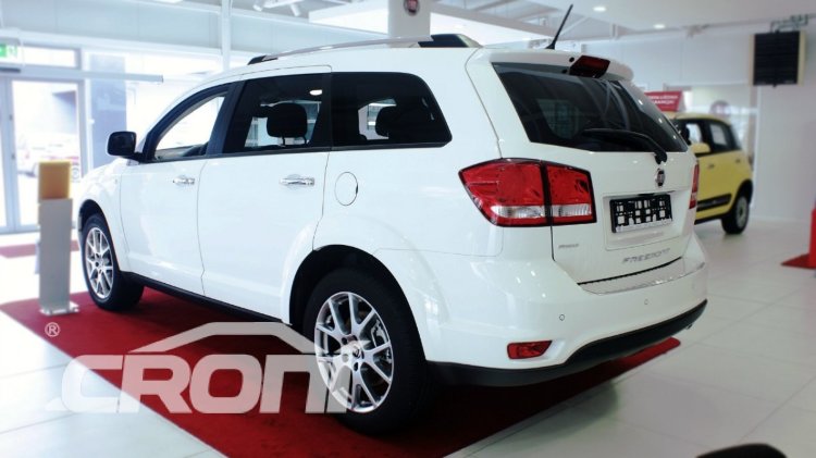 Накладка на задний бампер "пианино" зеркальная стальная Croni Volkswagen Passat B8​ 2015-2019 no.3673