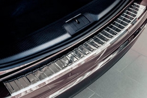 Накладка на задний бампер "пианино" зеркальная стальная Croni Volkswagen Passat B8​ 2015-2019 ― Auto-Clover