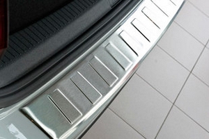 Накладка на задний бампер &quot;трапеция&quot; матовая стальная Croni Mitsubishi ASX 2010-2019 ― Auto-Clover