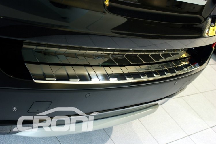 Накладка на задний бампер "трапеция" зеркальная стальная Croni Volkswagen Passat B8​ 2015-2019 no.1777
