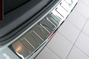 Накладка на задний бампер &quot;трапеция&quot; зеркальная стальная Croni Ford Kuga II 2013-2019 ― Auto-Clover