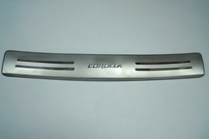 Накладка на задний бампер с логотипом JMT Toyota Corolla 2000-2006 ― Auto-Clover