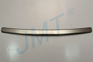 Накладка на задний бампер с логотипом JMT Nissan Tiida 2015-2019 ― Auto-Clover