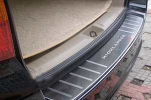 Накладка на задний бампер стальная  OEM-Tuning Toyota Highlander 2008-2013 ― Auto-Clover