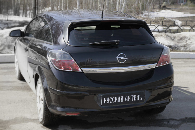 Накладка на задний спойлер пластиковая Русская Артель Opel Astra H 2004-2014 no.253