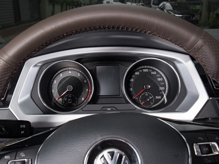 Накладка панель приборов пластиковая OEM-Tuning Volkswagen Tiguan II 2016-2019 no.5586