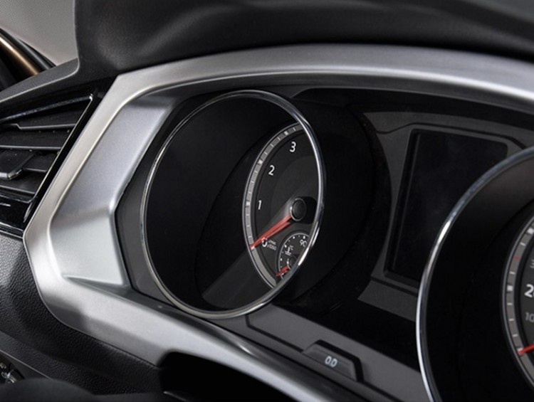 Накладка панель приборов пластиковая OEM-Tuning Volkswagen Tiguan II 2016-2019 no.5586