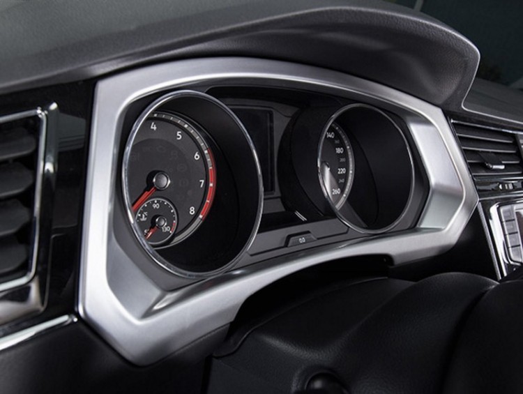 Накладка панель приборов пластиковая OEM-Tuning Volkswagen Tiguan II 2016-2019 no.5586