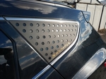 Накладка перфорированная на заднее стекло бокового окна Convoy Hyundai Santa Fe 2012-2018