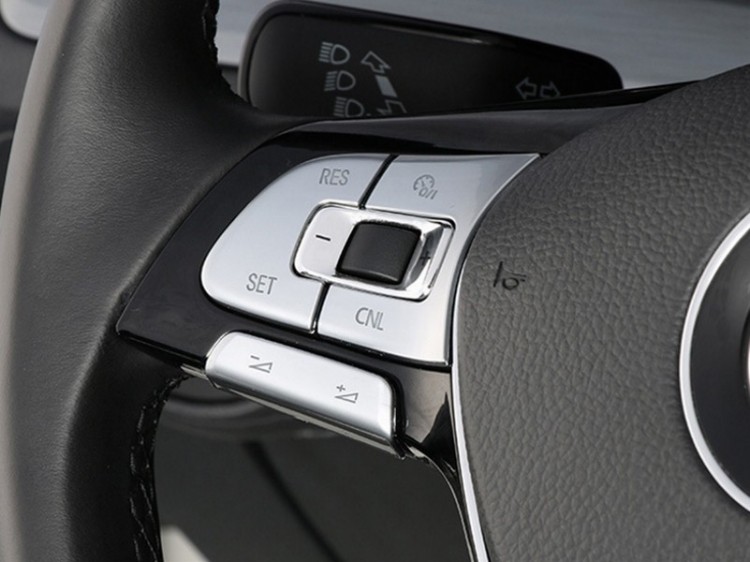 Накладки на кнопки управления на руле пластиковые OEM-Tuning Volkswagen Tiguan II 2016-2019 no.5591