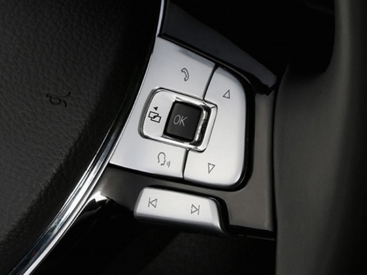 Накладки на кнопки управления на руле пластиковые OEM-Tuning Volkswagen Tiguan II 2016-2019 no.5591